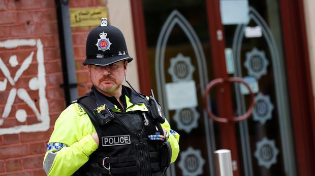 Великобритания повиши опасността от тероризъм до максималното ниво